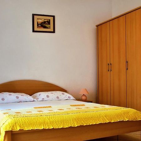 Apartments Iko Оміш Екстер'єр фото