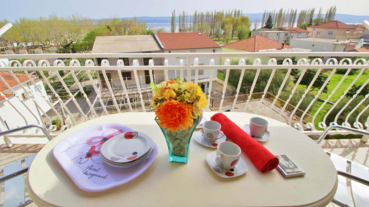 Apartments Iko Оміш Екстер'єр фото