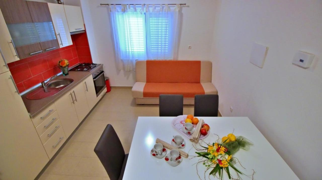 Apartments Iko Оміш Екстер'єр фото