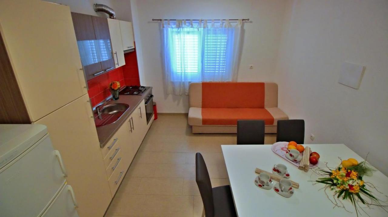 Apartments Iko Оміш Екстер'єр фото