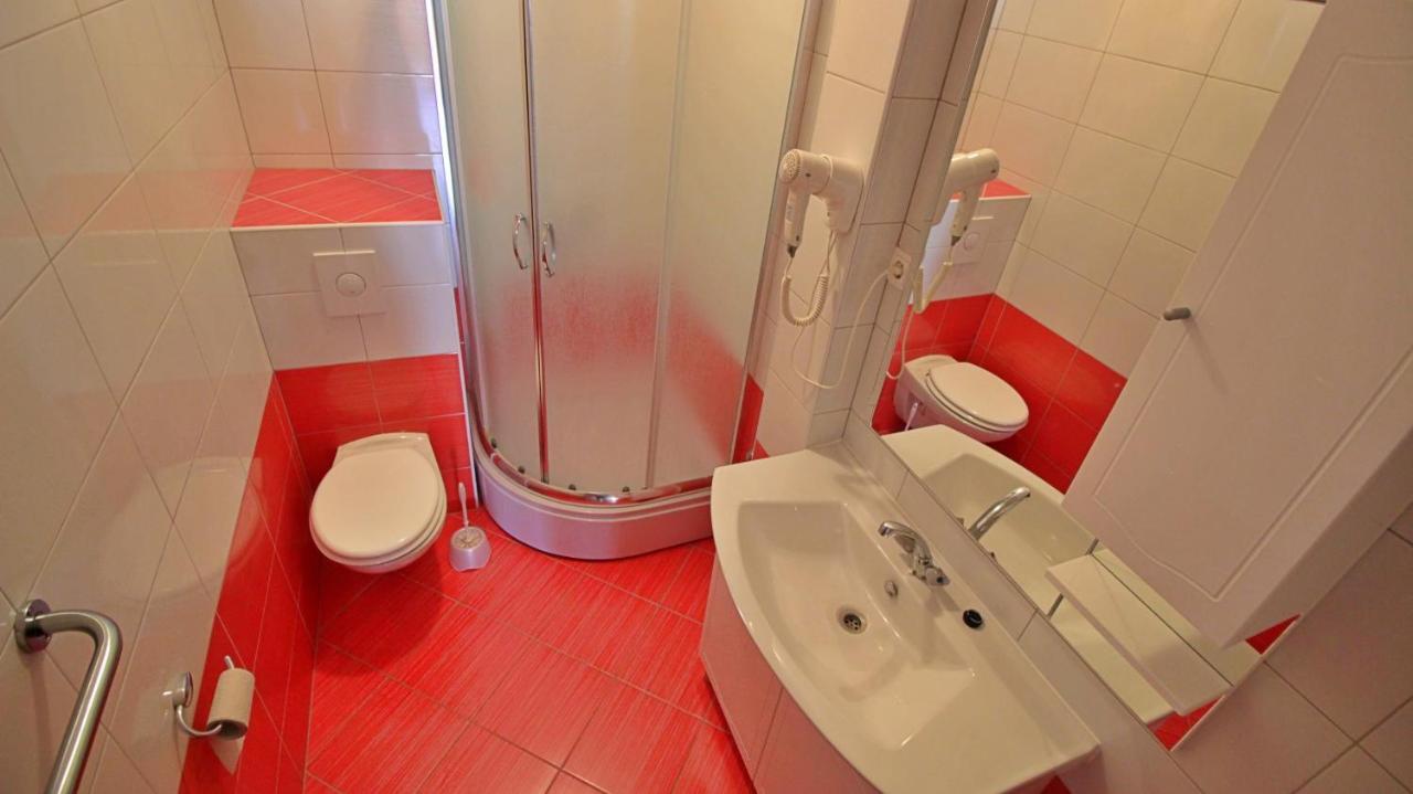 Apartments Iko Оміш Екстер'єр фото