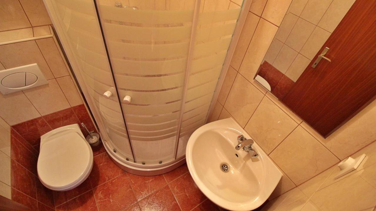Apartments Iko Оміш Екстер'єр фото