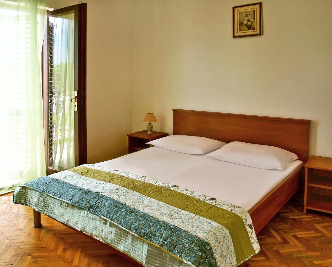 Apartments Iko Оміш Екстер'єр фото
