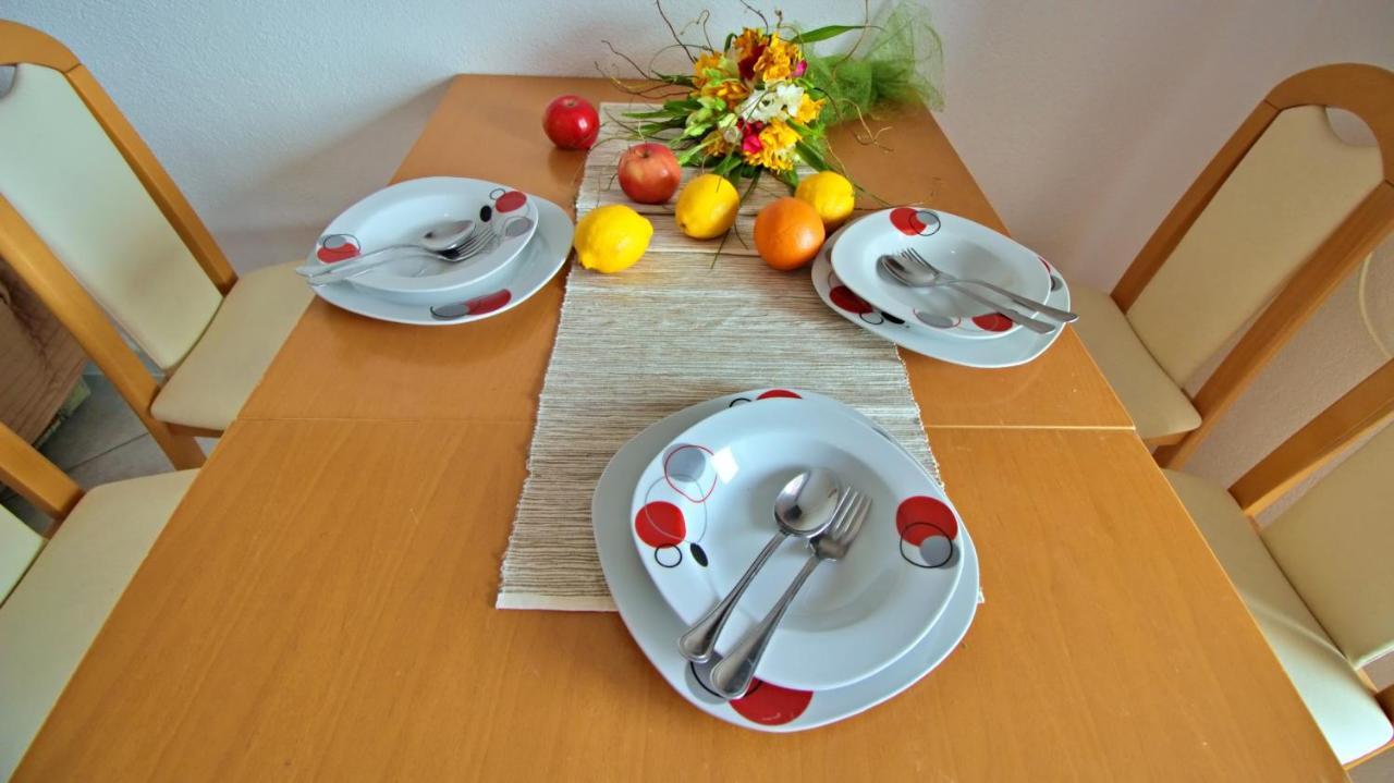 Apartments Iko Оміш Екстер'єр фото
