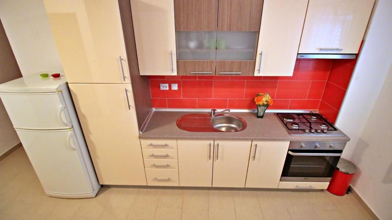 Apartments Iko Оміш Екстер'єр фото