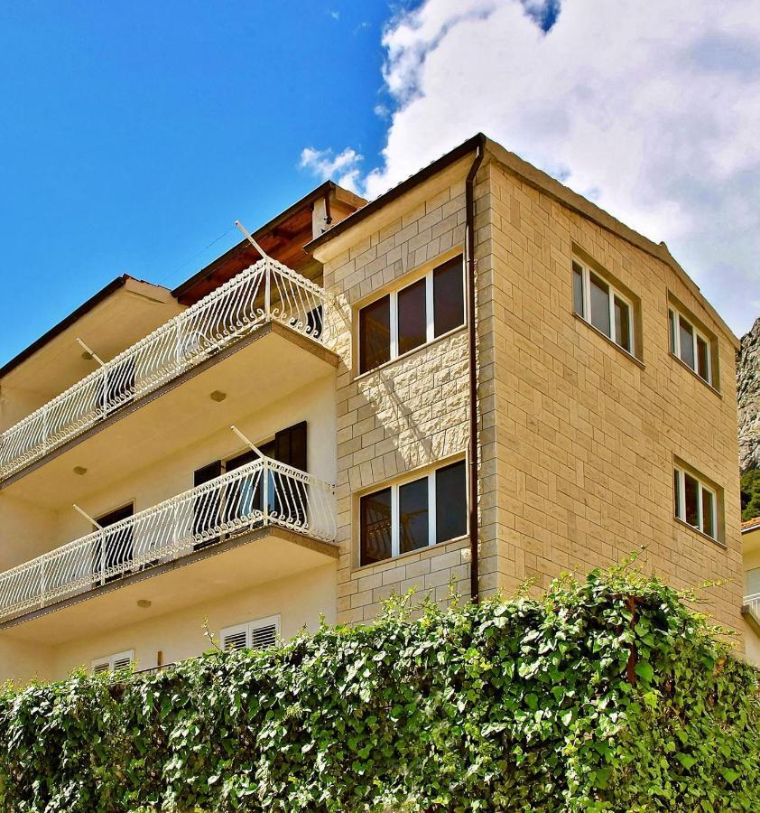 Apartments Iko Оміш Екстер'єр фото
